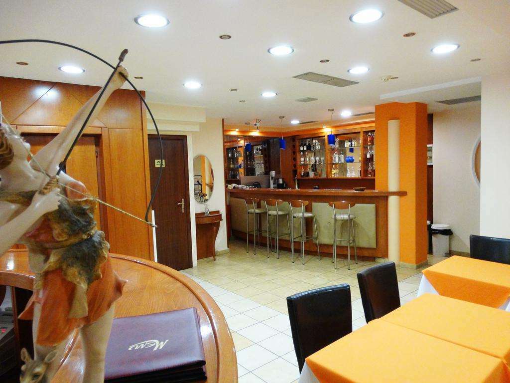 Hotel Faros II Piräus Restaurant foto